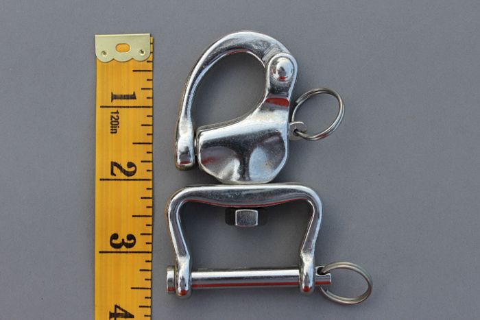 Quick release shackle